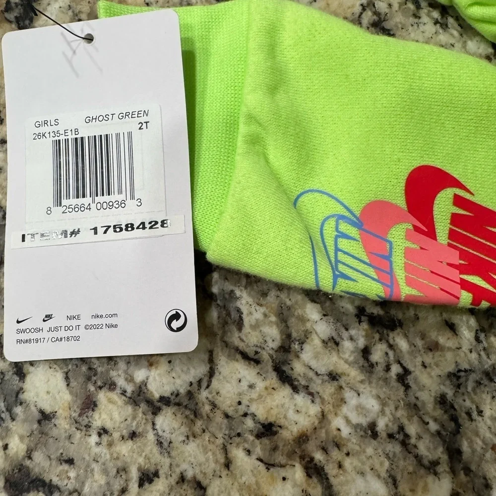 Nike baby boy 2t Kids Neon Green long sleeve winter Graphic Hoodie